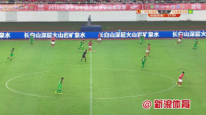 杨智用腿挡出必进球