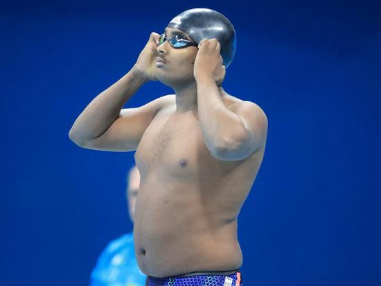 胖胖的游泳选手