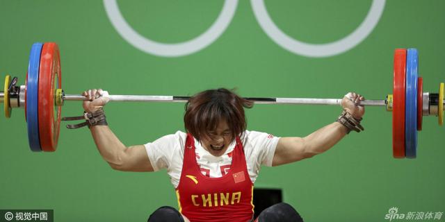 惊险！向艳梅抓举被砸后脑
