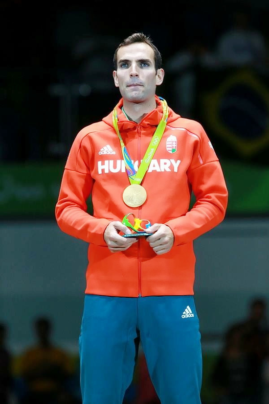 阿隆·斯拉奇蝉联奥运男子佩剑冠军