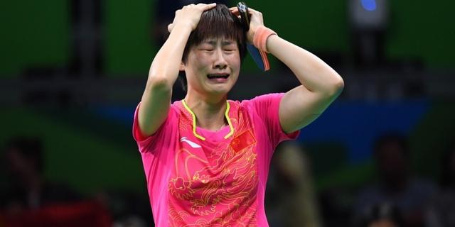 丁宁夺冠后泪洒赛场