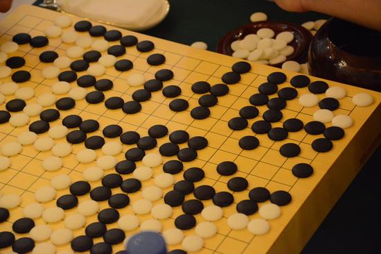 黑棋提掉白棋大龙，还是落败