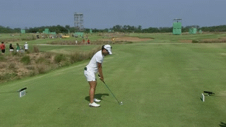 高宝璟一杆进洞瞬间