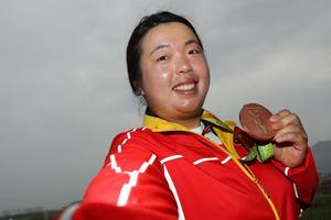 冯珊珊坦言没想到能拿铜牌 张小宁赛后激动哽咽