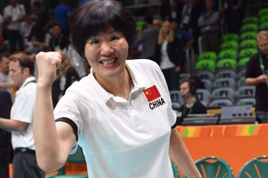 晚报:女排夺冠再升错版国旗 齐达内称皇马无引