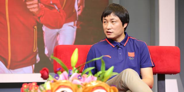 安踏品牌中心高级总监朱敏捷做客新浪