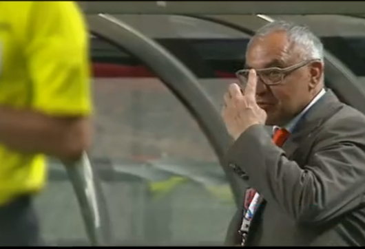 老头直愣愣的目光