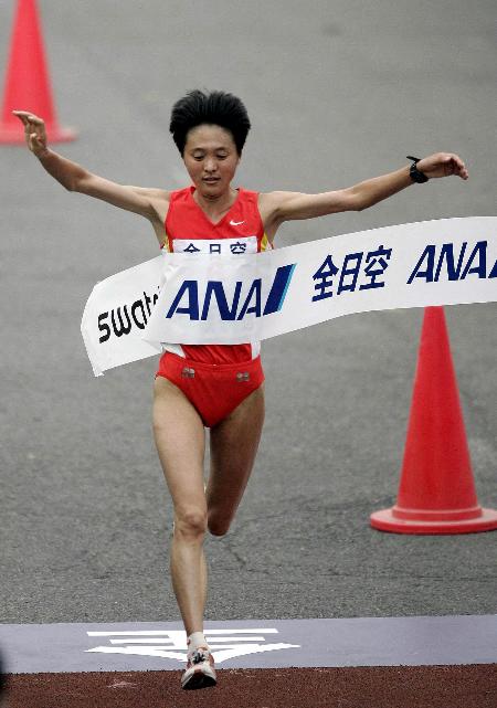 孙英杰冲线。