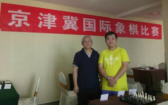 中国国际象棋等级分排名第二的国手李超来到赛场参观