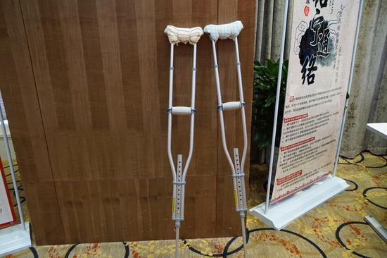 “柯镇恶”的拐杖