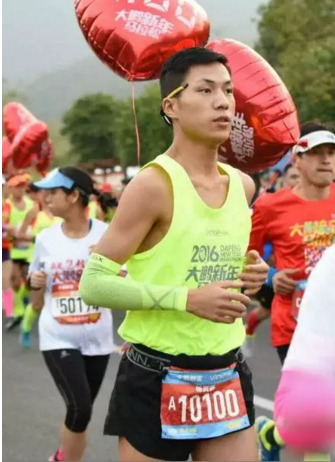 杨灵勇

职业:金融 
跑龄:6年 
全马次数:21次 
个人最好成绩: 3:18:51