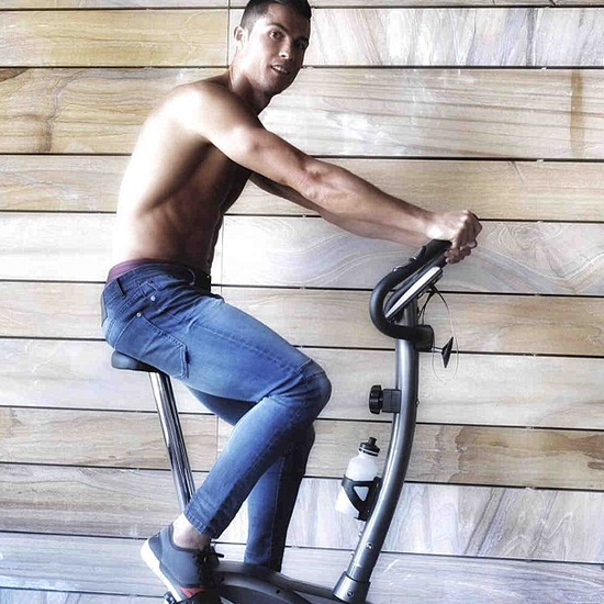 穿牛仔裤骑单车