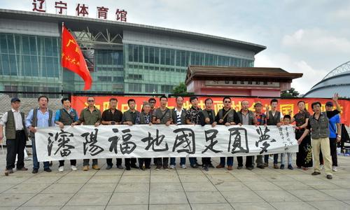 沈阳球迷的情怀 取胜上街庆祝