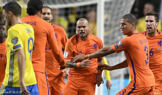 斯内德庆祝进球