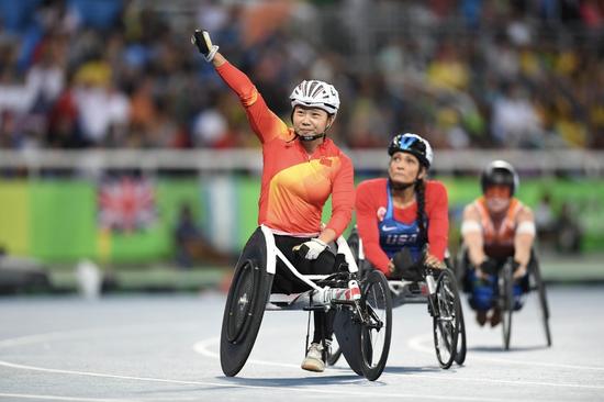 女子100米轮椅竞速T54级中国选手刘文君夺冠