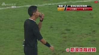 球迷赛后为鲁能鼓掌