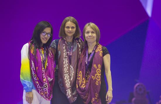 （侯逸凡获得第一台银牌）