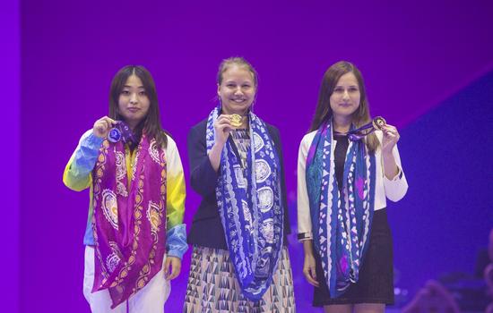 （居文君获得第二台银牌）