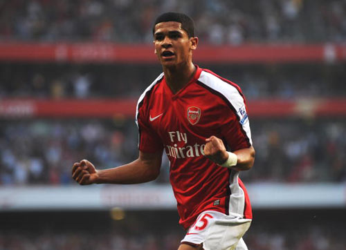 阿森纳上一位远射能力出色的球员，还是德尼尔森