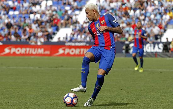 内马尔戏耍对手有理!≠不尊重 飞铲他你就输了