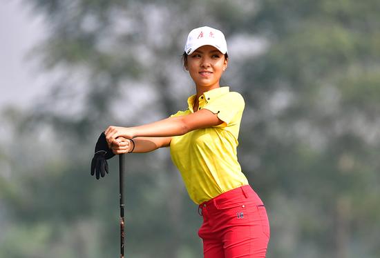 何沐妮收获一杆进洞