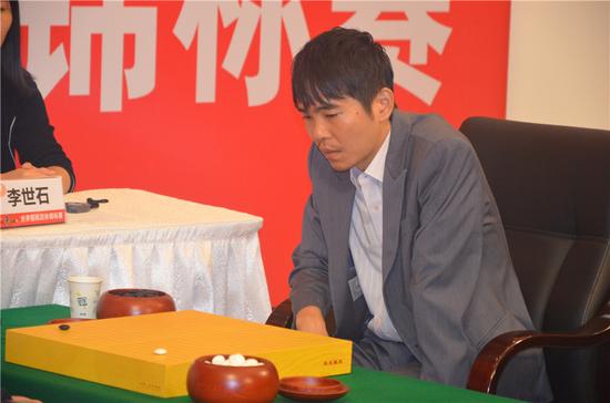 不少韩国棋迷认为李世石不应担任先锋