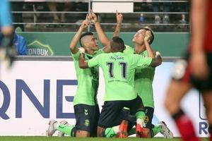 亚冠-金信煜造4球莱昂纳多双响 全北主场4-1首尔