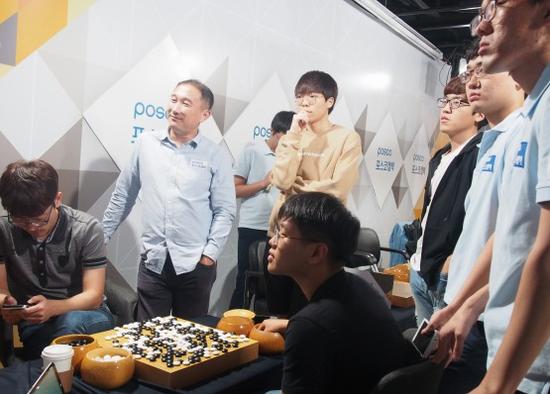 韩联赛金成龙熬成了名教练