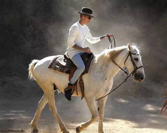 网上非法赌博举报平台_五指山日报