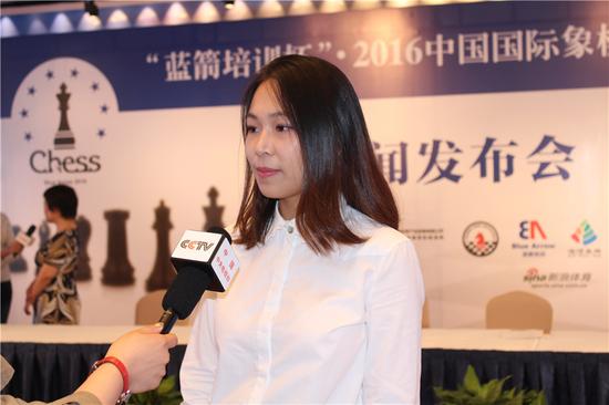 上海市奉贤蓝箭培训中心主任胡佳玲接受采访