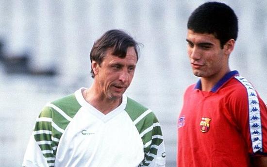 年轻时的瓜迪奥拉和克鲁伊夫的合影