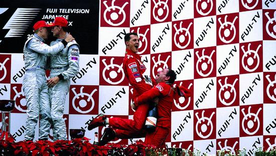 2000年10月8日，F1日本站，舒马赫提前锁定车手总冠军