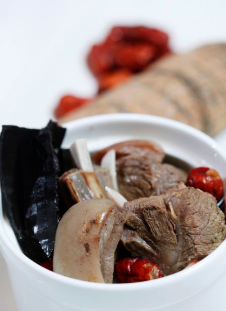 10月23日香港时尚煲呔赛马日 打造男士时尚新经典