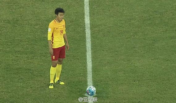 国足穿西红柿炒鸡蛋配色|gif