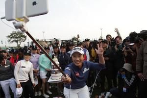 朴世莉洒泪告别LPGA 朴仁妃高宝璟领衔众女星送行