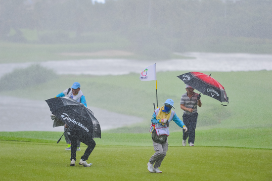 狂风暴雨令2016海南公开赛首轮中止