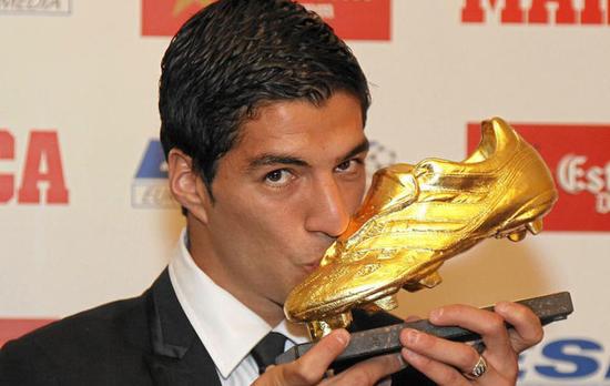 破C罗梅西7年垄断!苏神正式领取欧洲金靴奖_