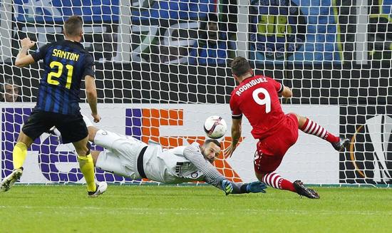 汉达诺维奇出击扑救