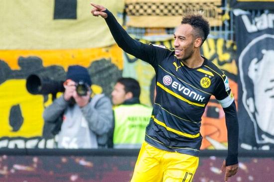 奥巴梅扬庆祝进球