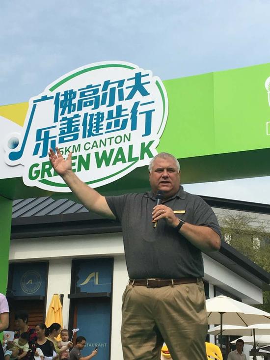 健步行大手牵小手活动启动 开启传递爱心之旅