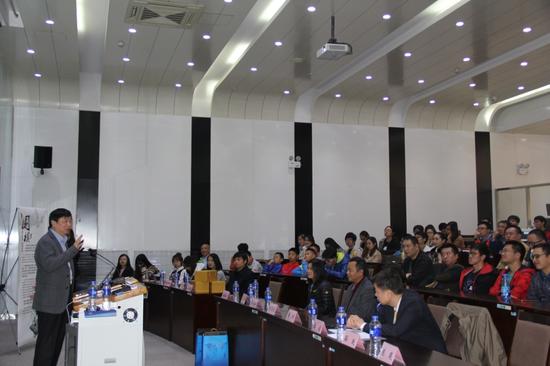 中国围棋队总教练俞斌做“围棋人工智能”的主题演讲