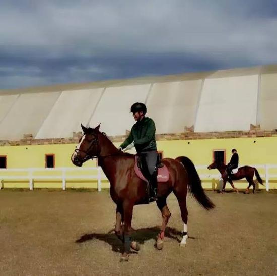 卡哇伊21+7马刺逆转小牛魔兽17+14老鹰四连