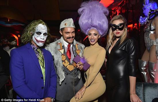 汉密尔顿与Trevor Noah、Jordyn Taylor合影