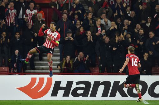 范戴克庆祝进球