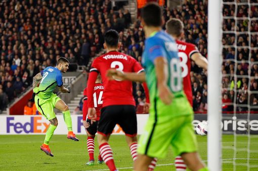 伊卡尔迪左脚补射破门瞬间