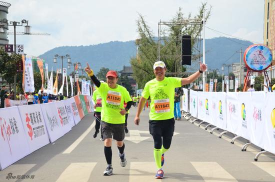 魏总和汪涌老师一起撞线