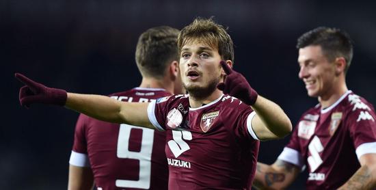 利亚伊奇庆祝进球