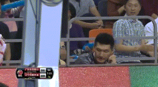 赵继伟被罚下场后很愤怒