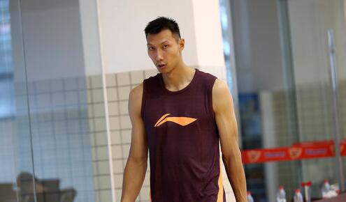 昨晚广东宏远俱乐部宣布易建联将按照联赛规.