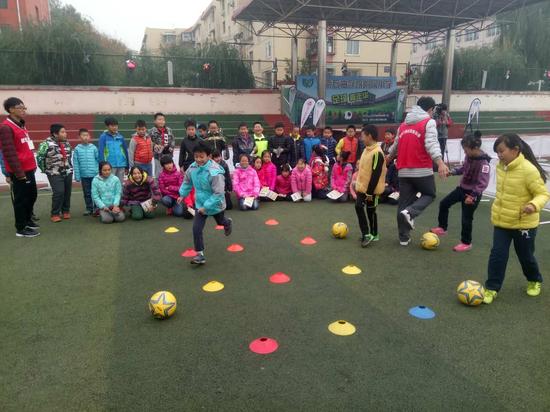 【竞技热】石油附小联合北京三高足球俱乐部举
